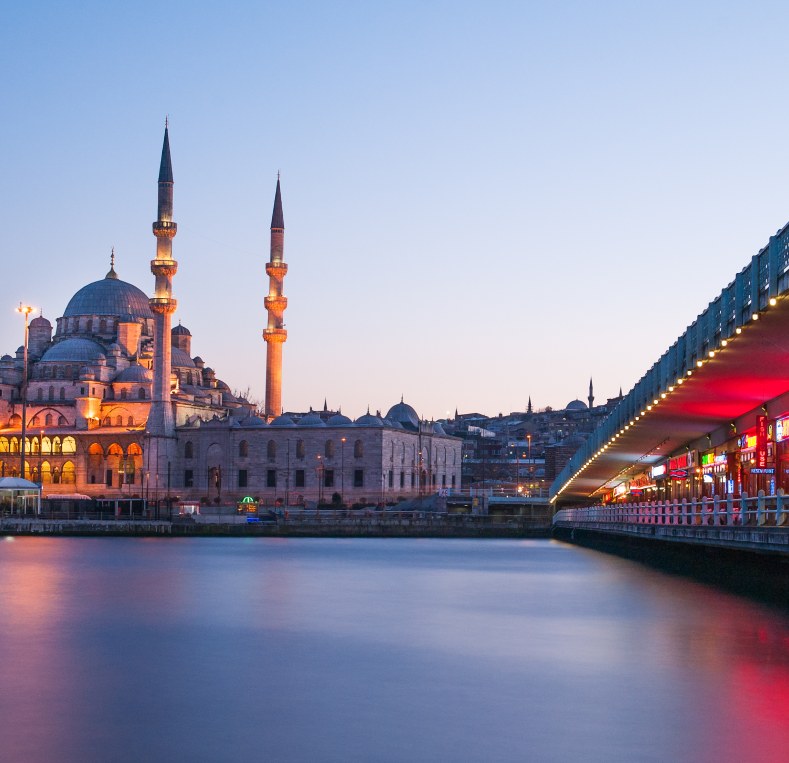 Eminönü’nde Gezilecek Yerler: Tarih, Lezzet ve Alışverişin Buluştuğu Semt